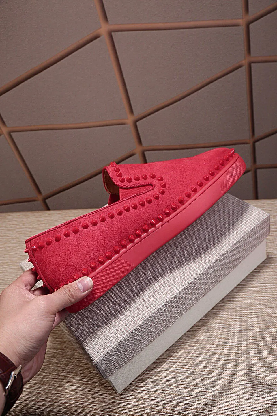 Men's shoes 💰: 438💰christian louboutin (CL red sole shoes) counter hot diamond series, casual sneakers for couples 📢 📢 📢 Exclusive hot style release🎈🎈💪Movable latex feet👻Finished outsole line [Proud]😝Female 35-40# Male 38#-46, global supply😝 [Top version]: Original imported cowhide frosted upper, top original leather lining, original molded TPU outsole, original 1:1 detail processing, original shoe last.